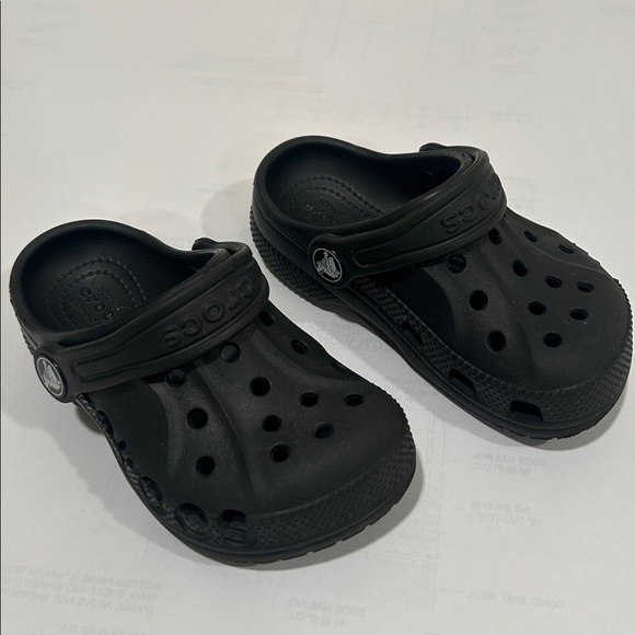CROCS Kids Black Sandals - Picture 2 of 8